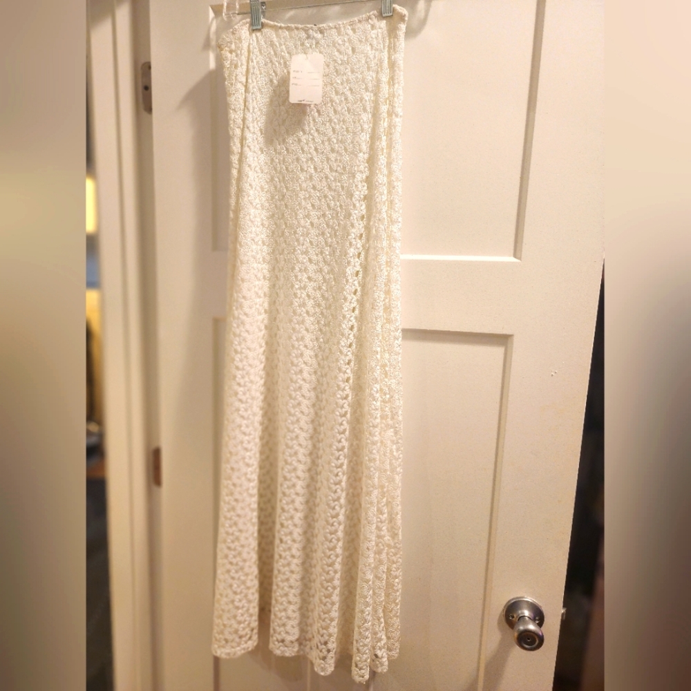 Dainty Hooligan - Long White Lace-Like Maxi Skirt (Small)